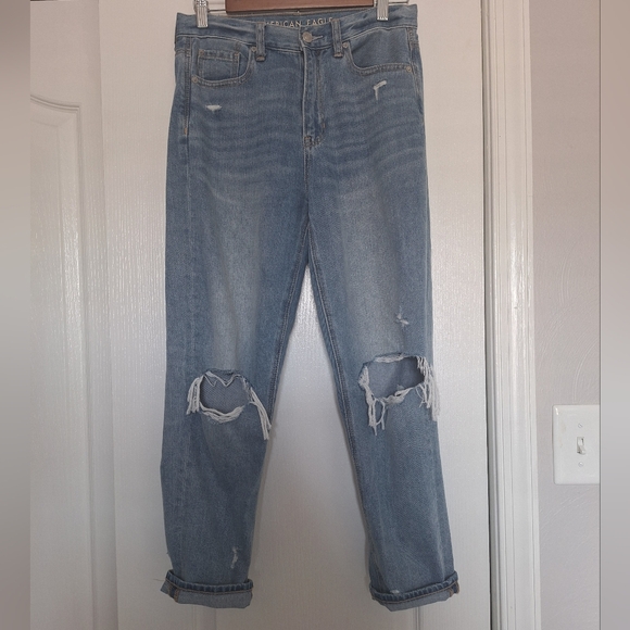 American Eagle Distressed Ripped Mom Jeans Size 4 Short - Picture 2 of 9